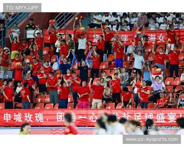 女足比赛球队团结一心，目标锁定胜利，女足拼搏