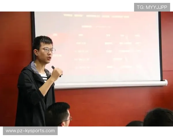 国际游泳教练在训练中推广认知训练与决策能力培养，资深游泳教练